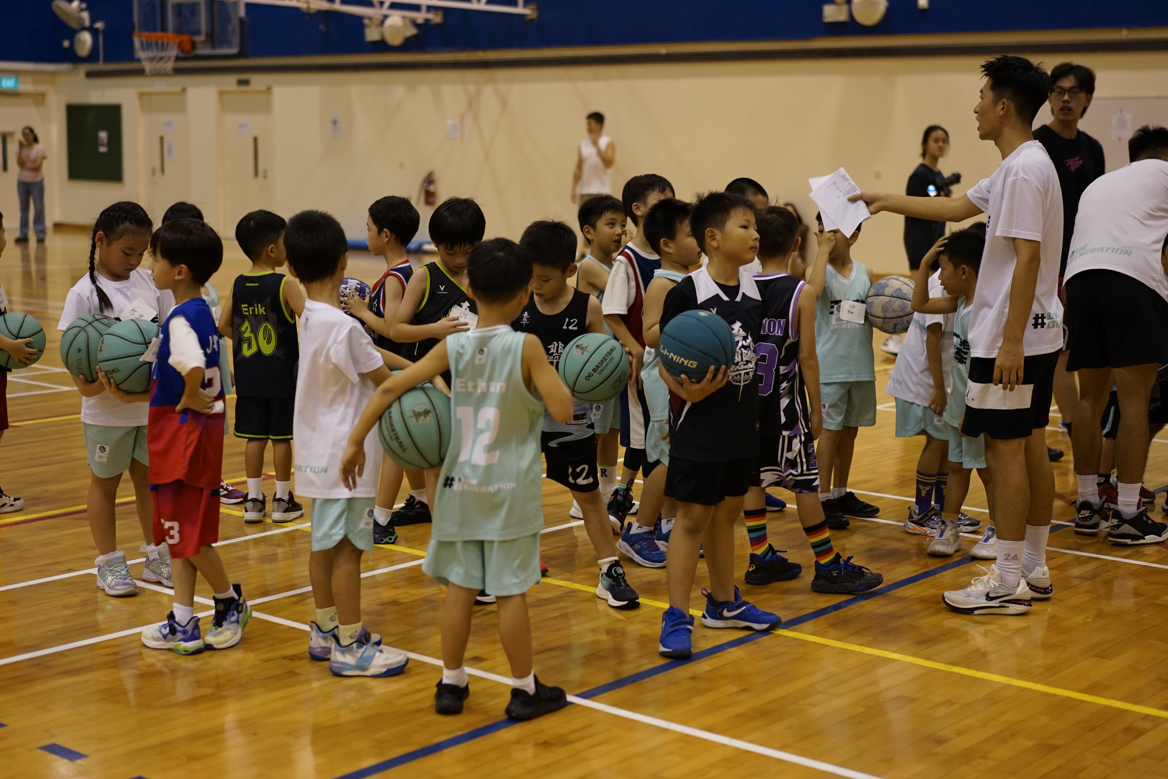 Coach briefing students